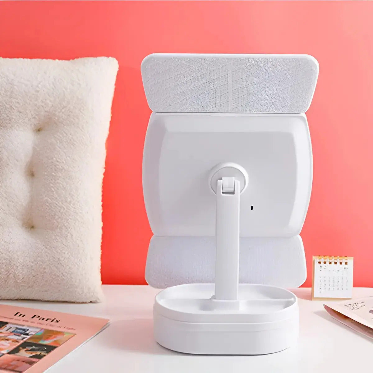 Espejo Tríptico LED USB para Maquillaje – 3 Tipos de Luz, Plegable y Portátil