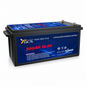 Batería LiFePO4 300Ah 12.8V sobre fondo blanco en alta resolución